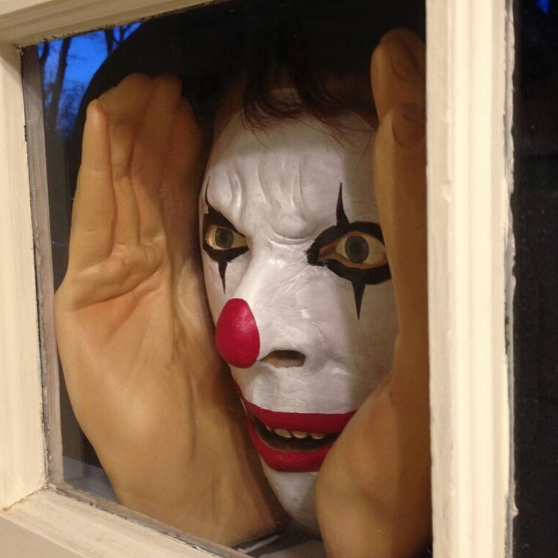 Window Peeper Halloween Decoration with Suction Cup Mounting and Latex Sculpting