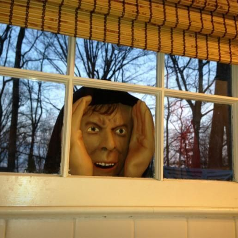 Window Peeper Halloween Decoration with Suction Cup Mounting and Latex Sculpting