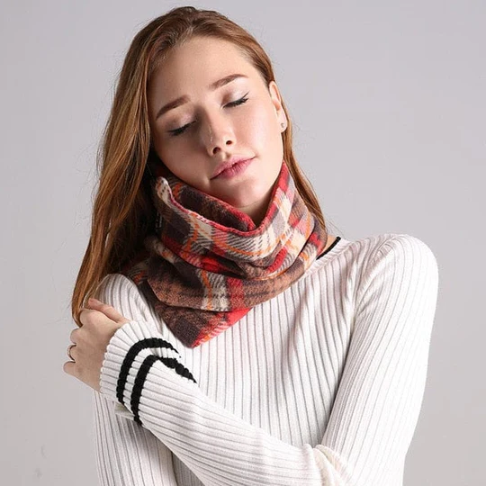 Travel Pillow with Microbead Support and Integrated Phone Holder for Flights
