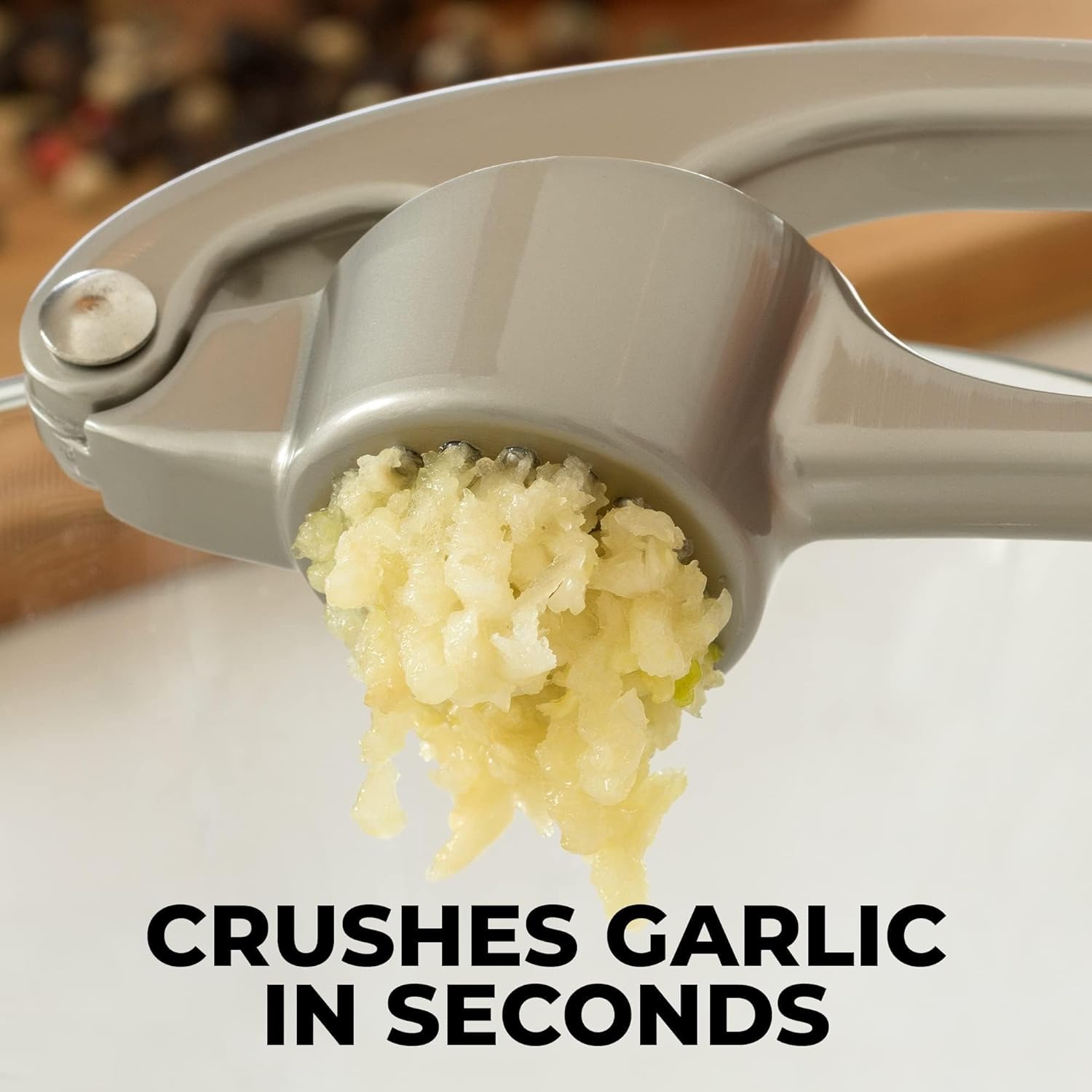 Garlic Press with Single-Hand Operation and Automatic Peel Separation