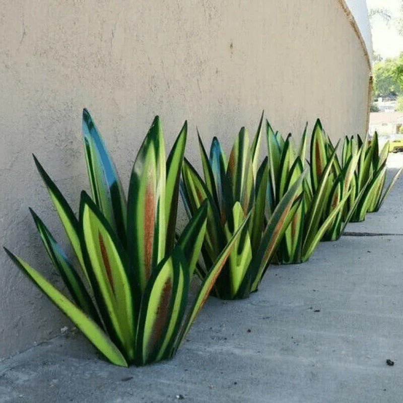 Solar Agave Garden Light with Automatic Night Activation and Ground Stake