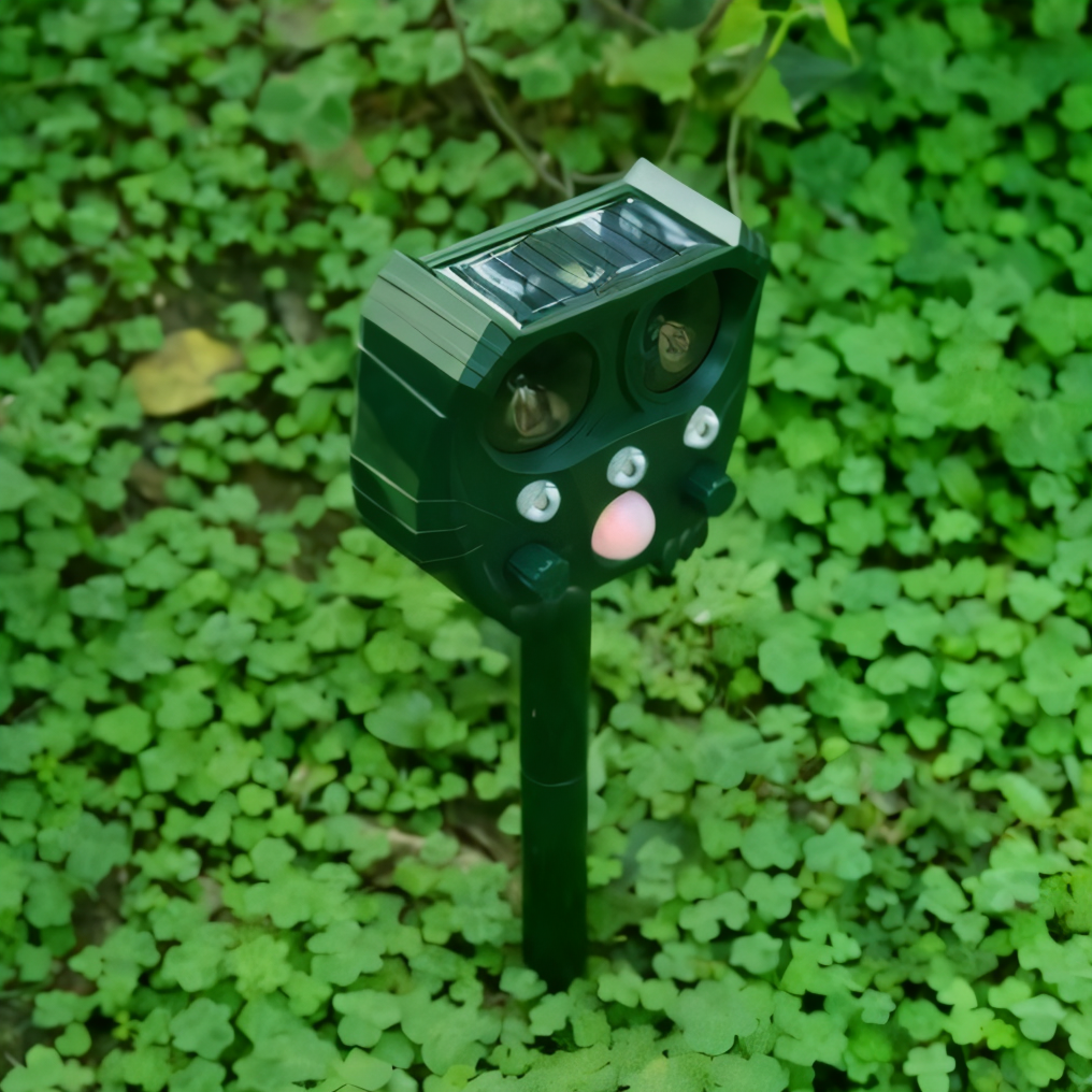 Motion Activated Snake Repeller with Solar Panel and Ultrasonic Sound, 30ft Range
