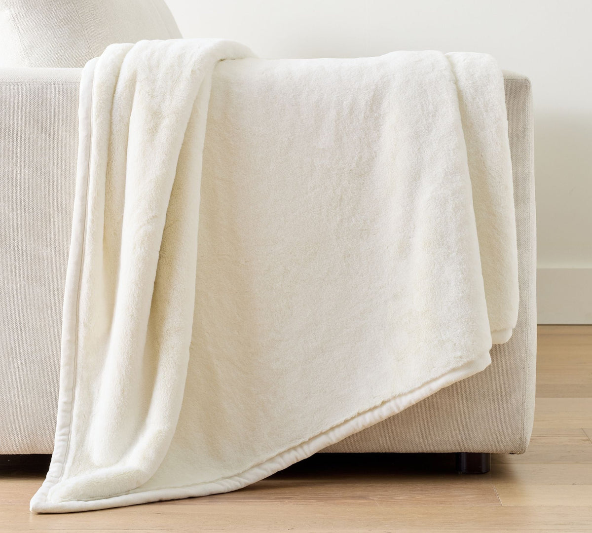 Double Sided Faux Fur Throw with Synthetic Rabbit Fur and Reinforced Edges
