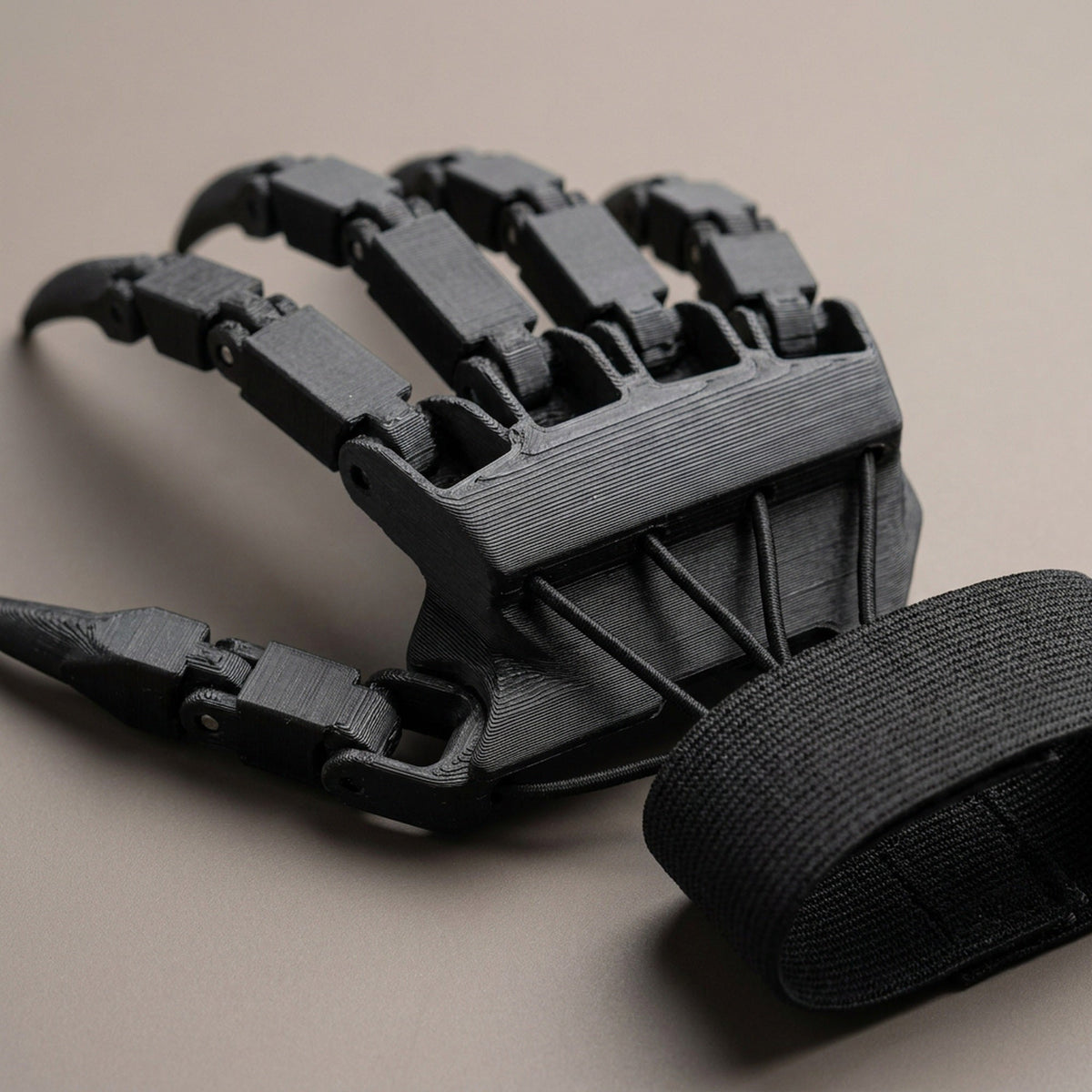 Finger Extension Claws with Articulated Joints and Elastic Wrist Strap, Pair Set All Vera Mart