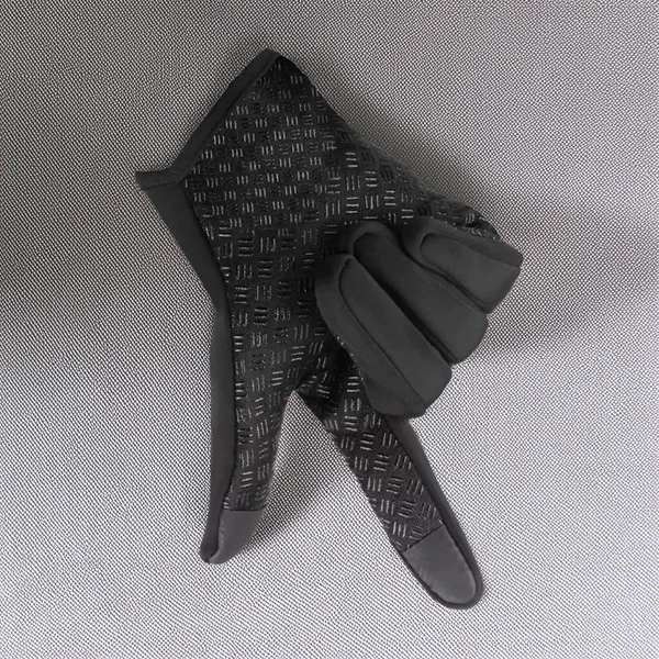 Insulated Winter Gloves with Touchscreen Fingertips and Textured Grip, Adjustable Wrist Straps