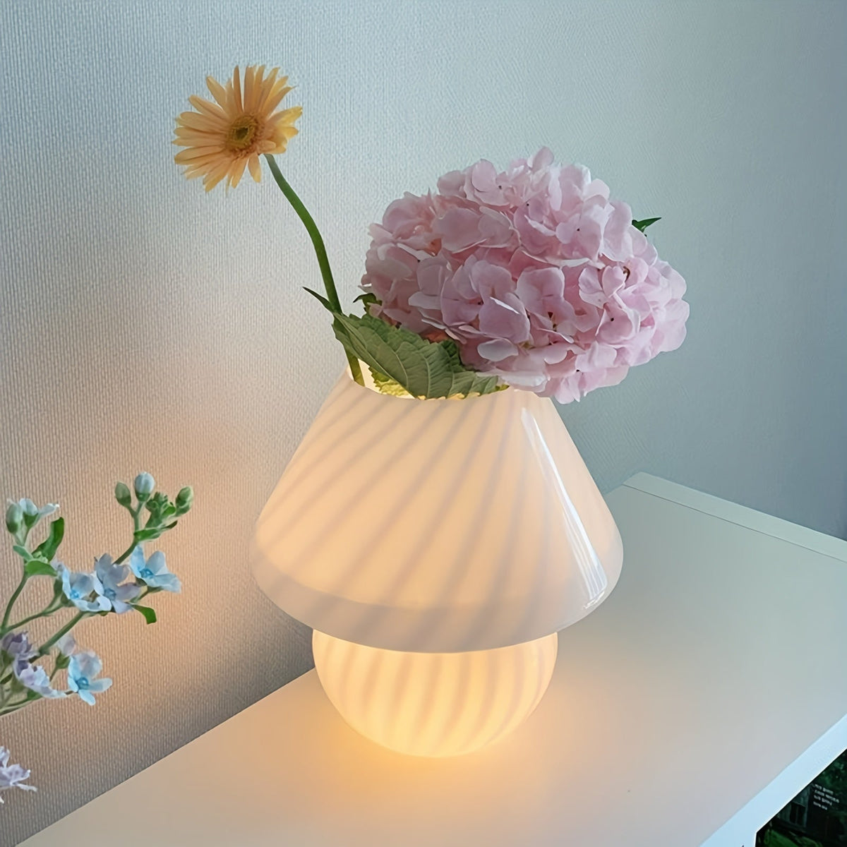 Hand Blown Glass Mushroom Lamp with Stepless Dimming and Integrated LED