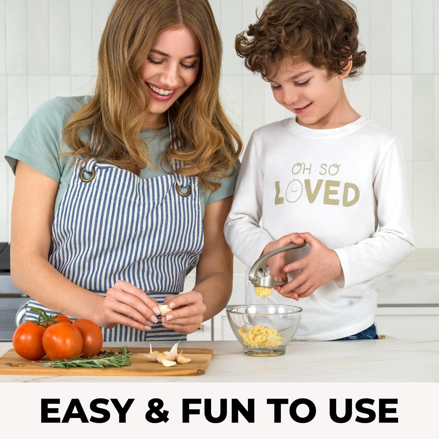 Garlic Press with Single-Hand Operation and Automatic Peel Separation