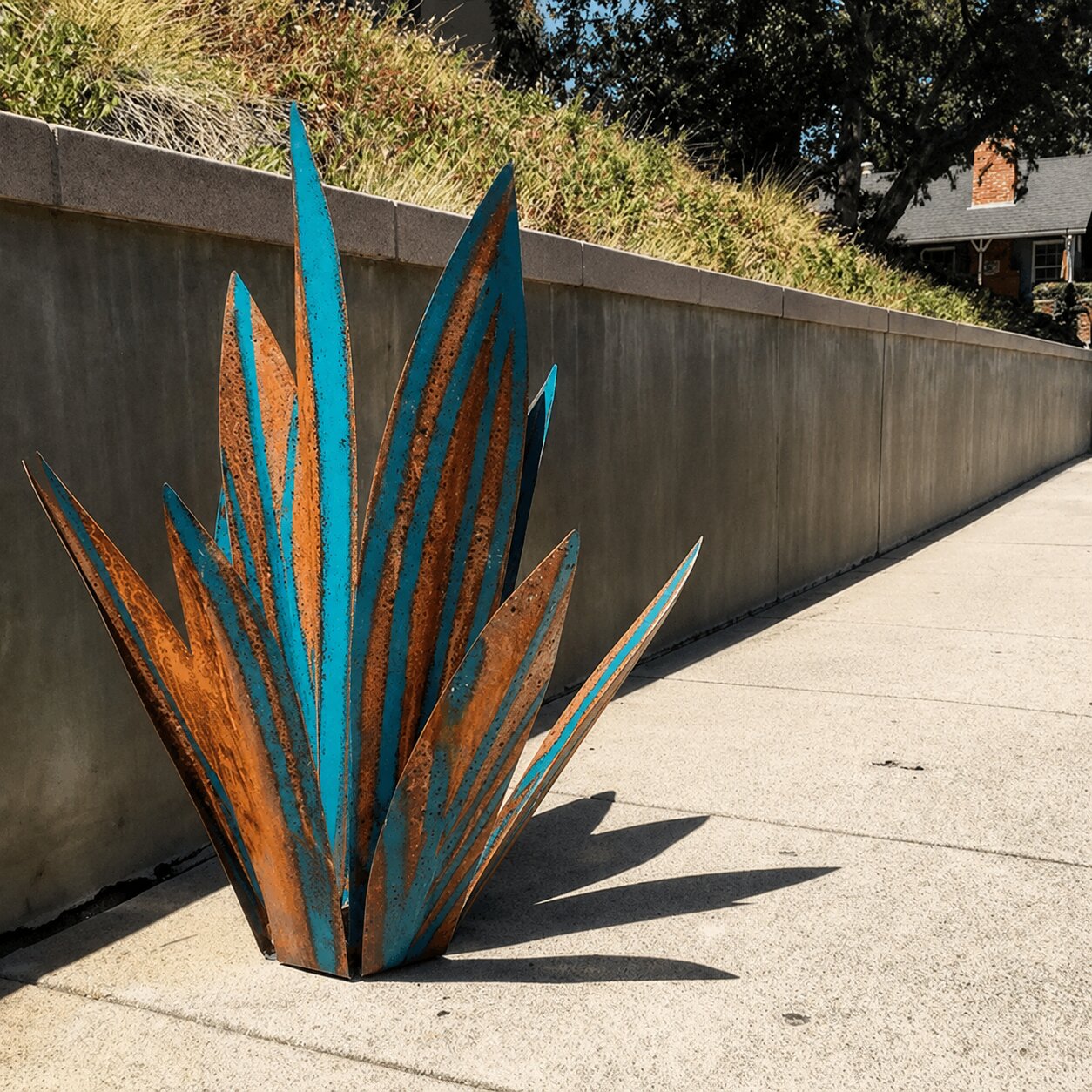 Solar Agave Garden Light with Automatic Night Activation and Ground Stake