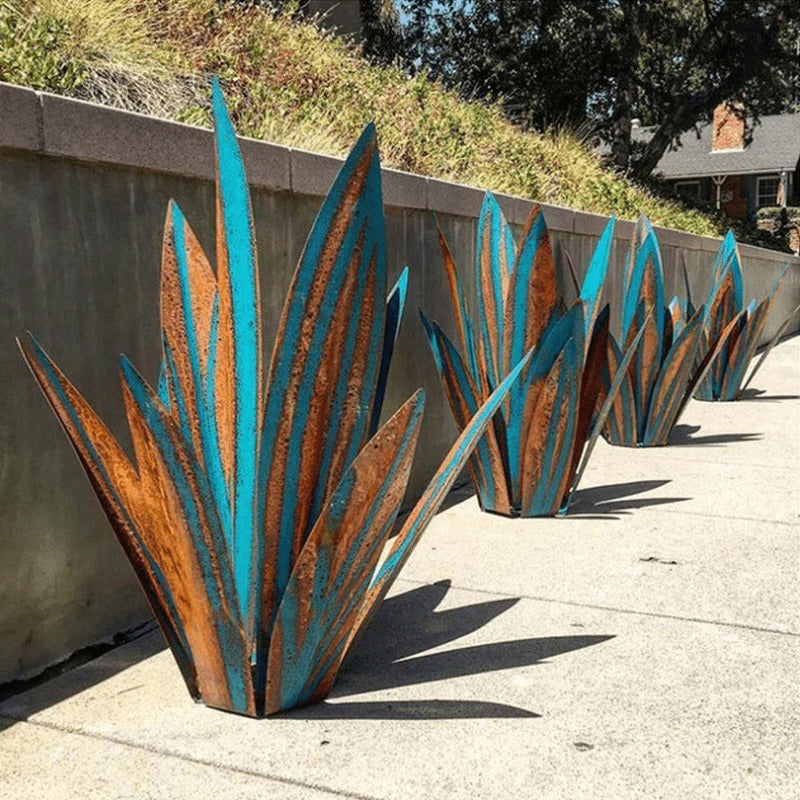 Solar Agave Garden Light with Automatic Night Activation and Ground Stake