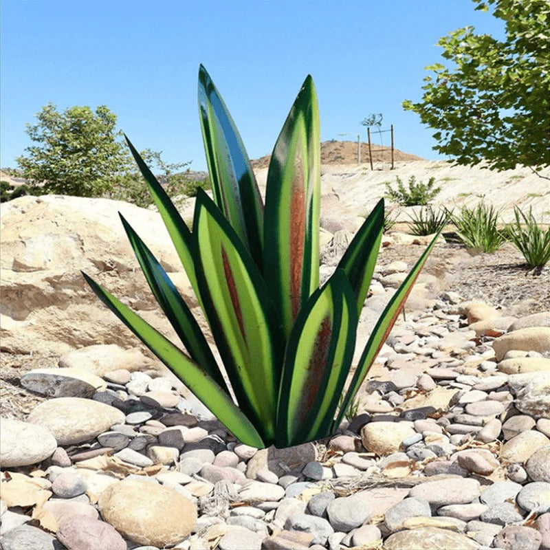 Solar Agave Garden Light with Automatic Night Activation and Ground Stake