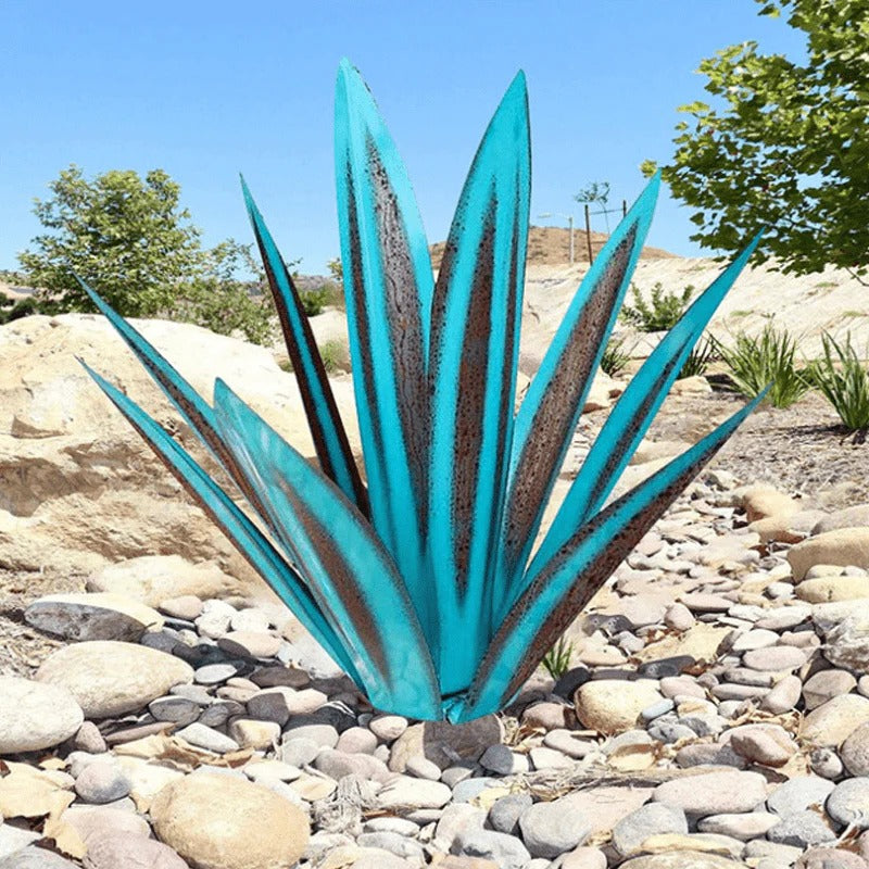 Solar Agave Garden Light with Automatic Night Activation and Ground Stake
