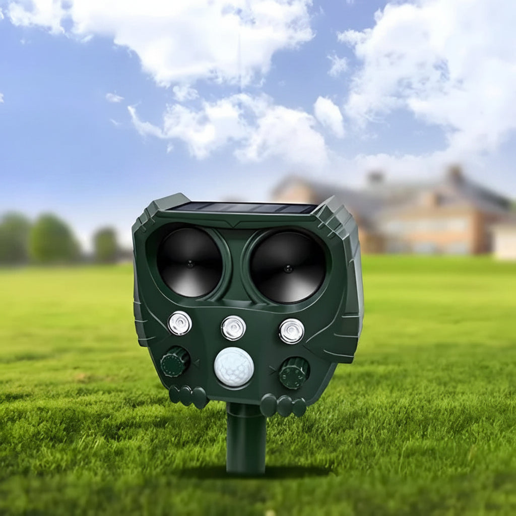 Motion Activated Animal Repellent with Ultrasonic Waves and Infrared Light for Cats, Foxes, Rats and Squirrels