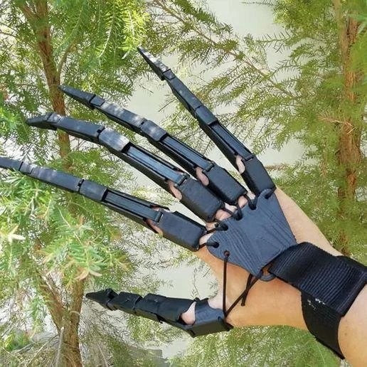 Finger Extension Claws with Articulated Joints and Elastic Wrist Strap, Pair Set All Vera Mart