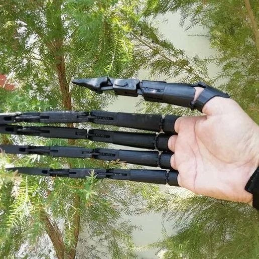 Finger Extension Claws with Articulated Joints and Elastic Wrist Strap, Pair Set All Vera Mart