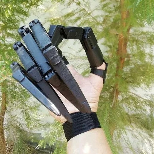 Finger Extension Claws with Articulated Joints and Elastic Wrist Strap, Pair Set All Vera Mart