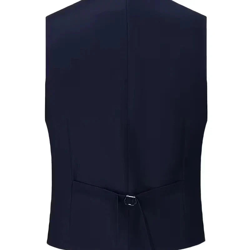 This men's slim fit double-breasted 3-piece suit with waistcoat is ideal for any formal occasion.